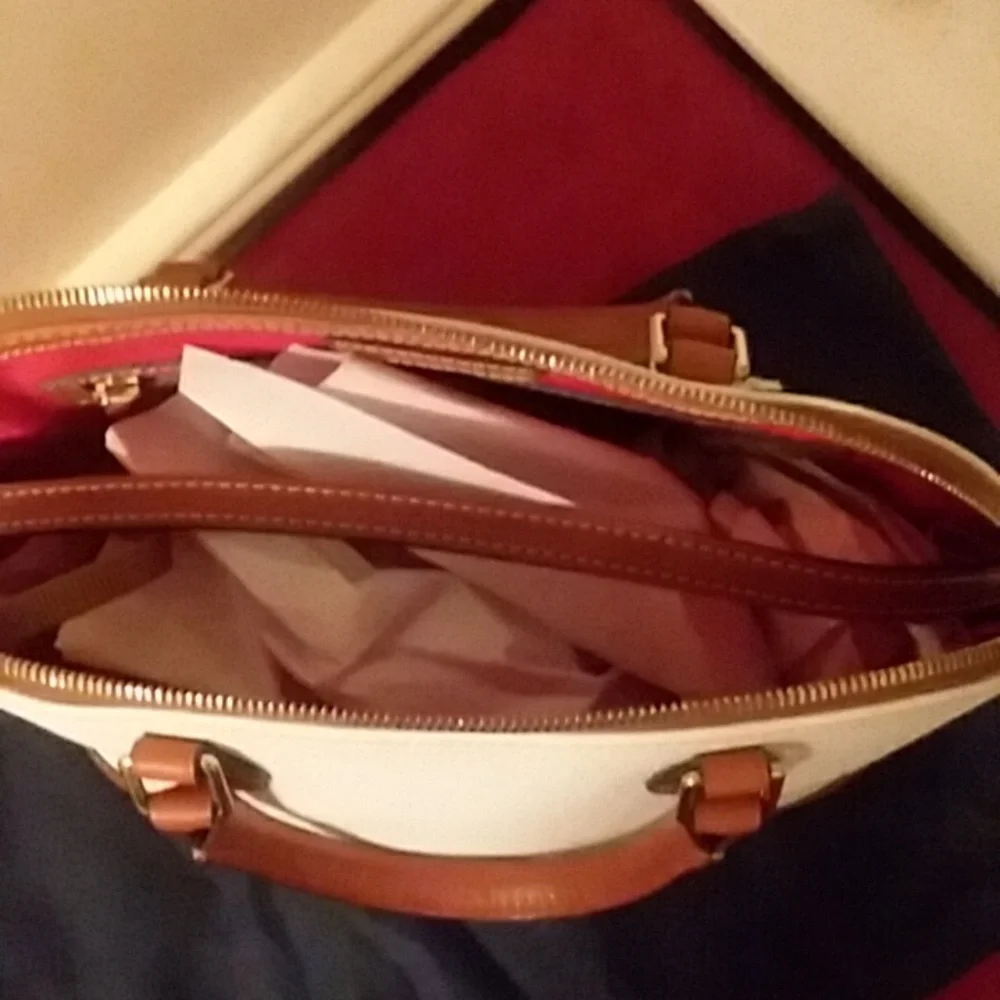 🎁 SOLD NEW Dooney & Burke White w SaddleTan Bag/Crossbody - Picture 12 of 12